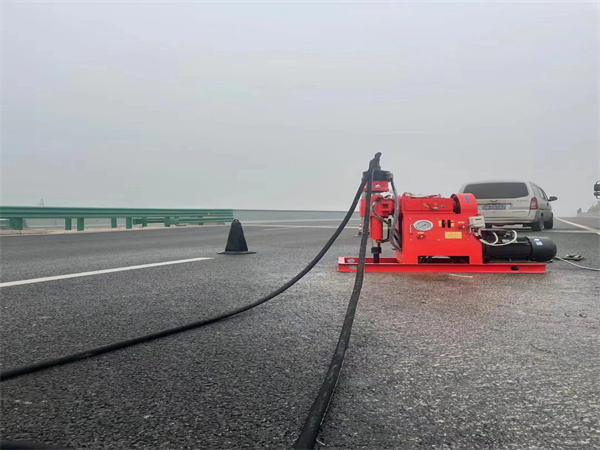 丁青马路路基路面开裂下沉注浆加固灌浆