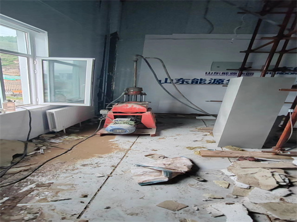 丁青地基基础下沉墙体裂缝加固注浆顶升施工